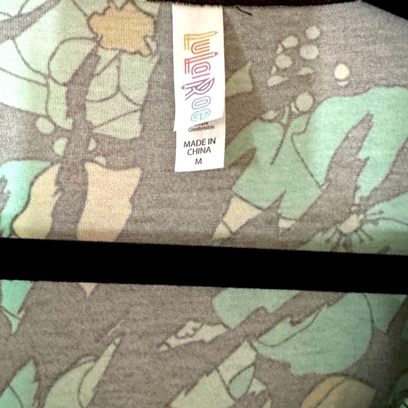 LuLaRoe M perfect - floral top worn one time - Picture 2 of 2